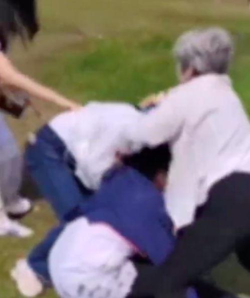 山西老太太爆料新闻视频,揭秘当地惊人真相! 第1张 山西老太太爆料新闻视频,揭秘当地惊人真相! 第1张